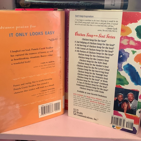 Bundle 2 books & some extra items - Picture 2 of 2